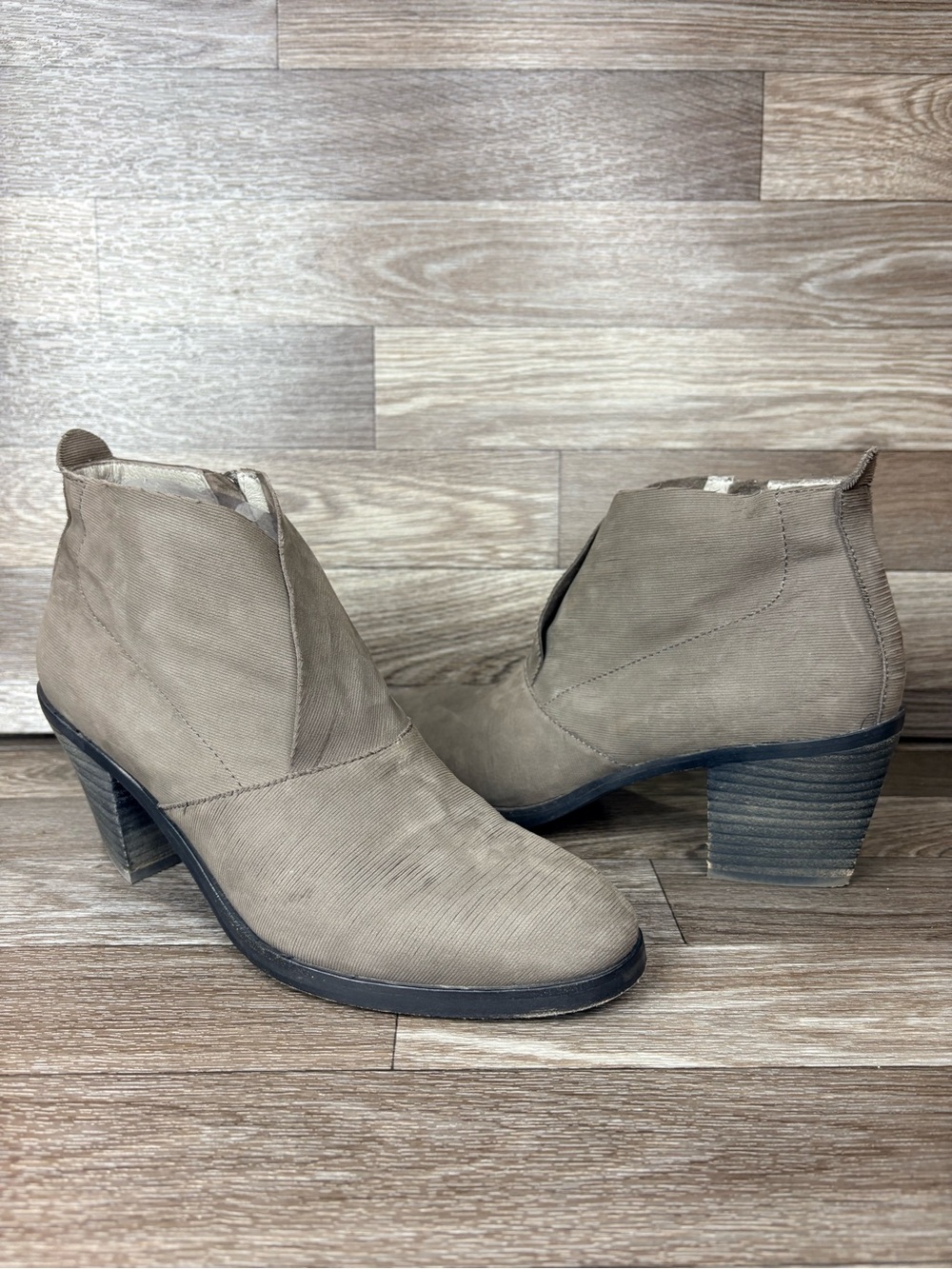 Eileen Fisher Murphy Ankle Bootie Storm Gray Nubuck Leather Side Zip Sz 9
